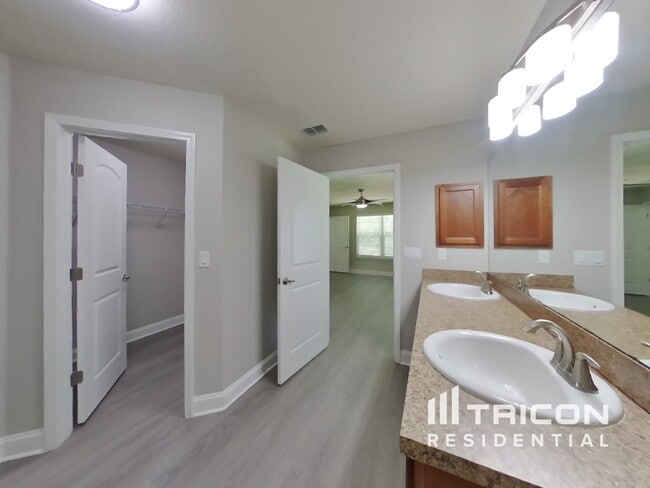 Building Photo - 2053 Jomil Ct