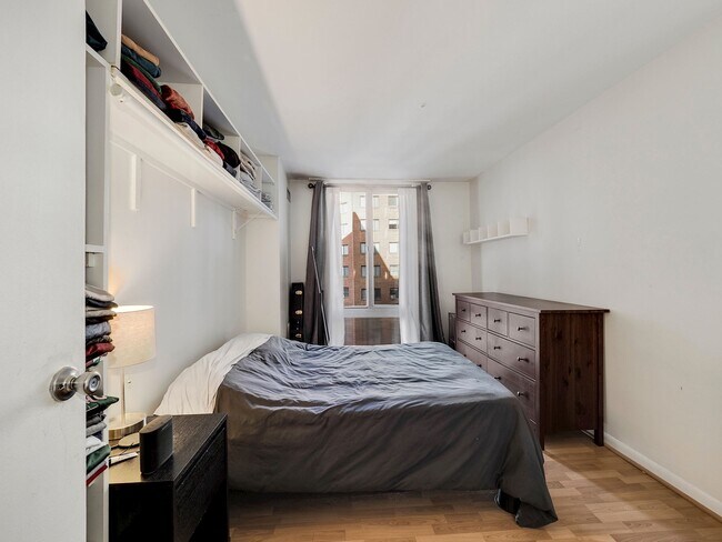 Building Photo - 950 25th St NW