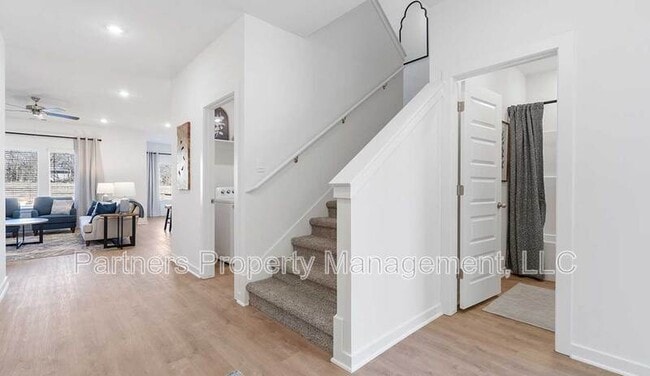 Building Photo - 1918 Larkspur St