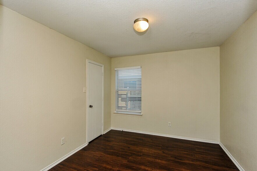 Building Photo - 3416 St Vincent Rd