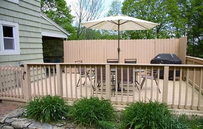 Building Photo - Lovely 2 Bedroom Single Family Home in Historic Monroe District
