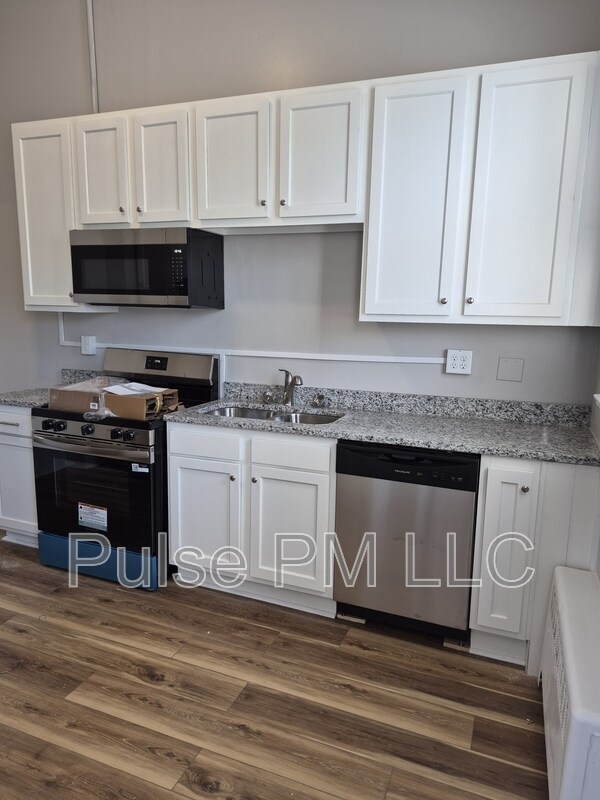 Building Photo - 638-640-640 6th Ave