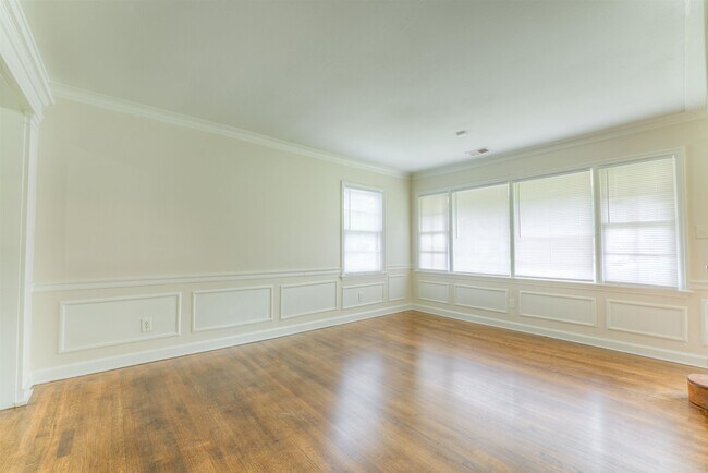 Building Photo - 1261 W Perkins Rd