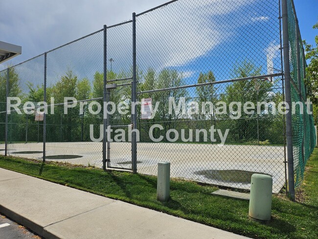Building Photo - Orem Condo Top Floor Pet Friendly