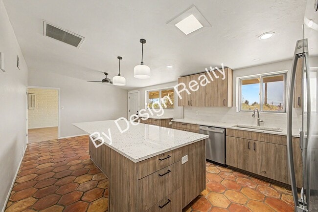 Building Photo - Mid Century Ranch Home on 2+ Acres with Private Pool - Mountain & City Views