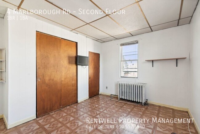 Building Photo - 1BR 1BA Second Floor Apartment is Upper Da...