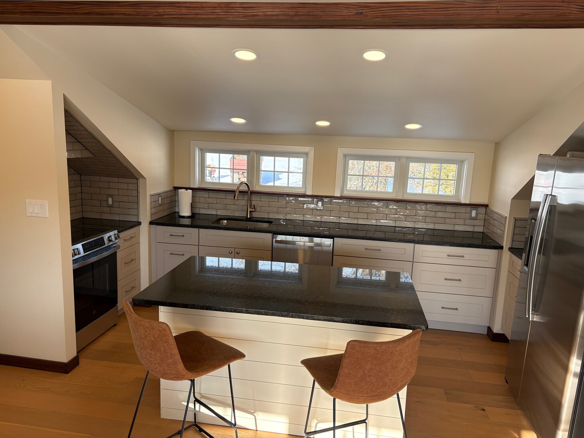 Building Photo - 1630 Round House Rd