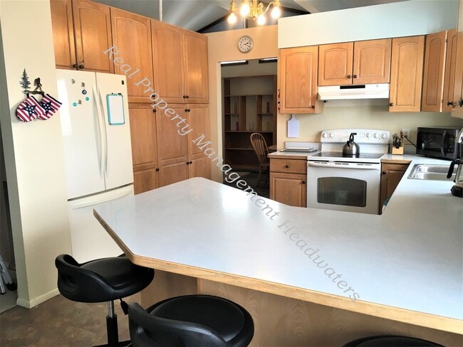Building Photo - 5 Bedroom 3-1/2 Bath House For Rent