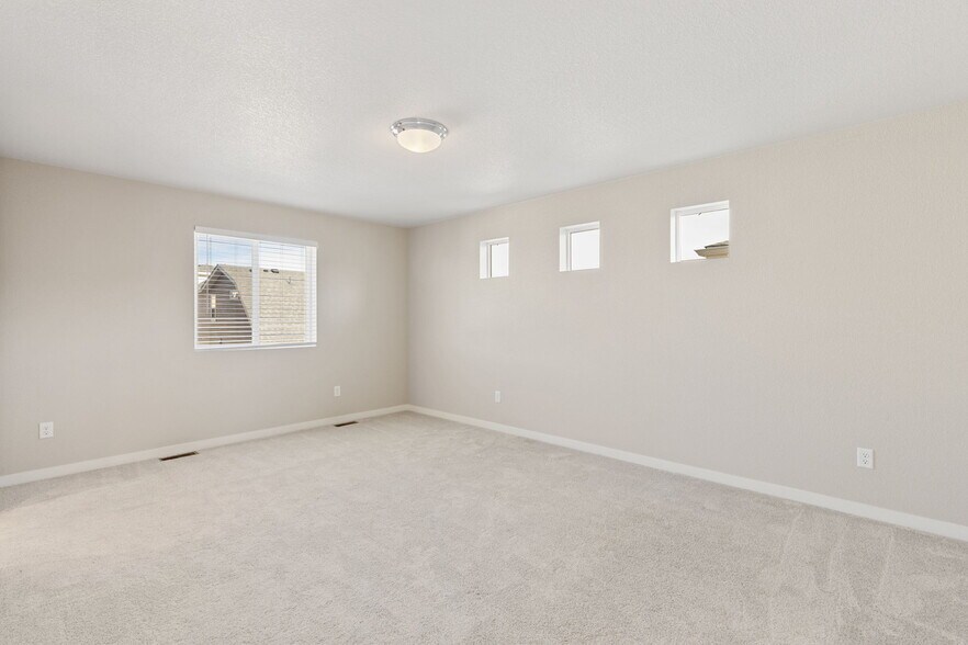 Building Photo - 5748 Thurless Ln