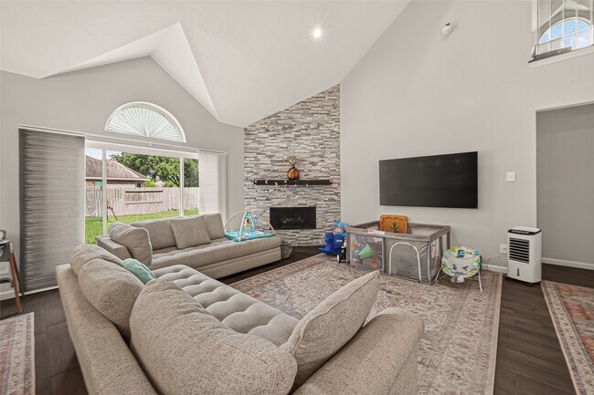 Building Photo - 6514 Kings Summit Dr