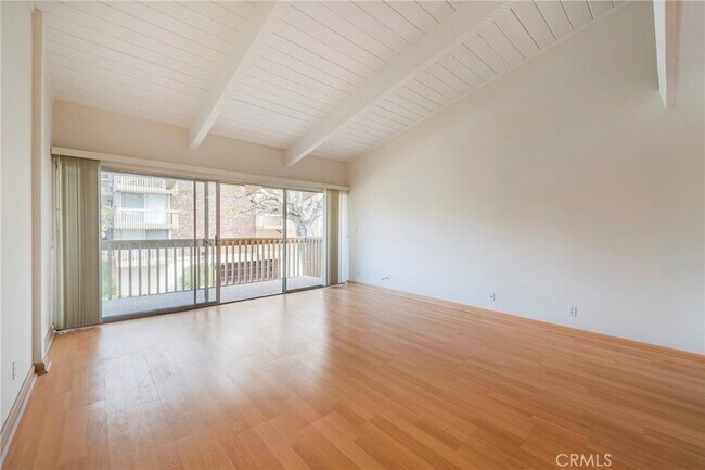 Building Photo - 6542 Ocean Crest Dr
