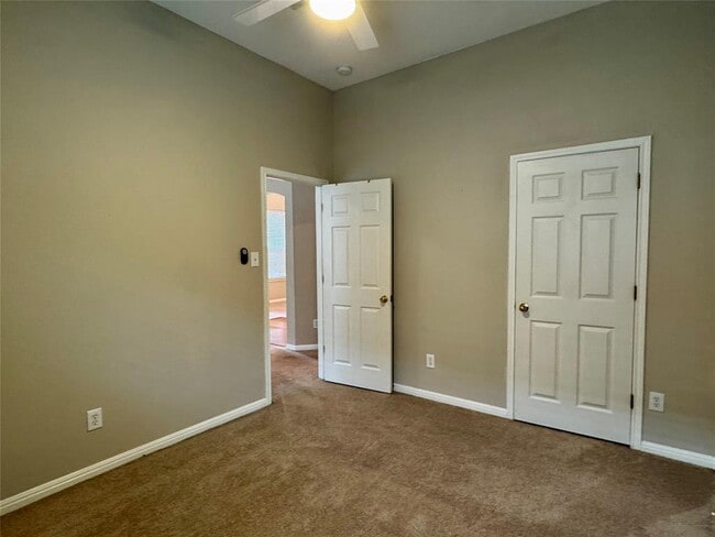 Building Photo - 13509 Shawna Dnay Dr