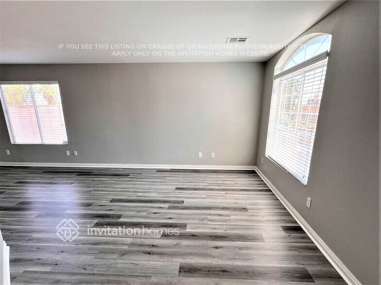 Building Photo - 415 Opal Dr