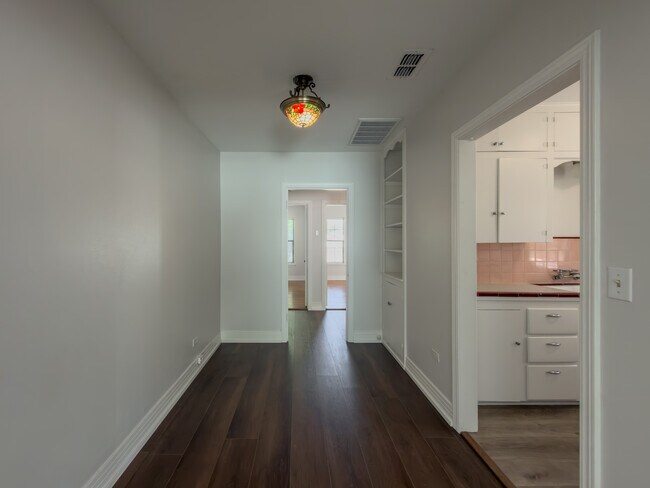 Dining Room - 418 E 8th St