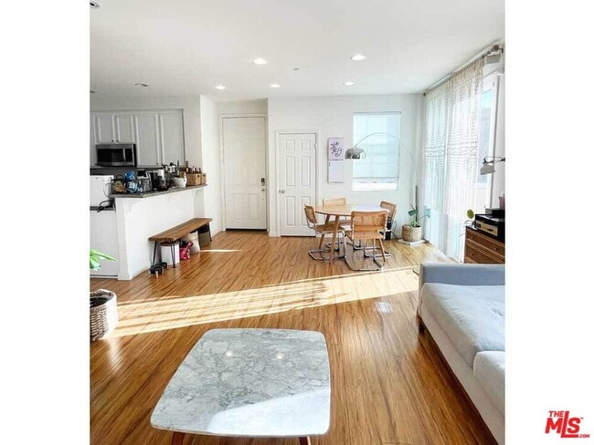 Building Photo - 10533 Maple Ln