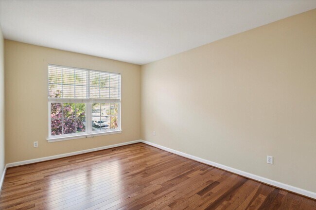 Building Photo - 103 Birchwood Dr