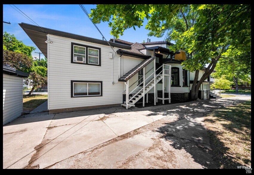 Building Photo - 1027 E Emerson Ave