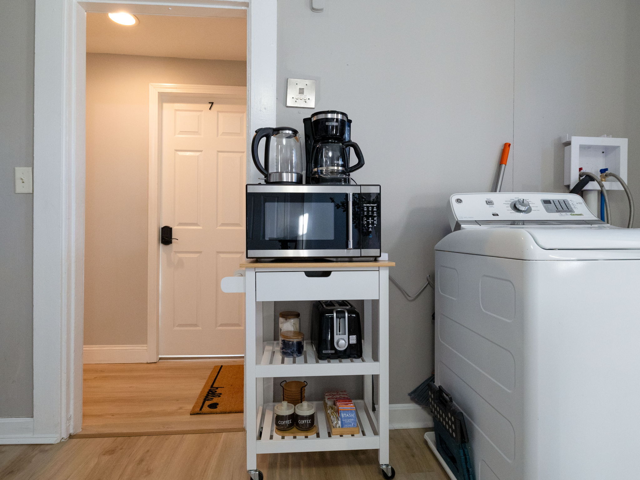 Building Photo - 168 School St