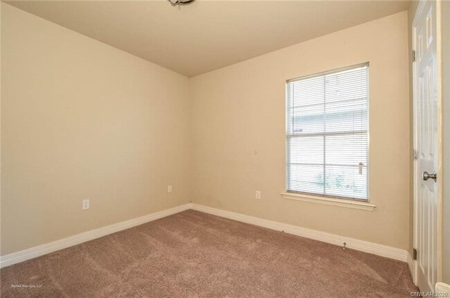 Building Photo - Savannah Place 3 Bed 2 Bath