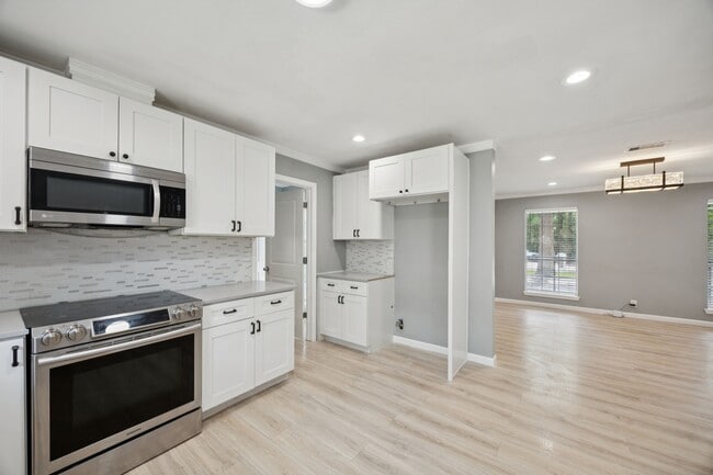 Building Photo - 553 Cane River Ln