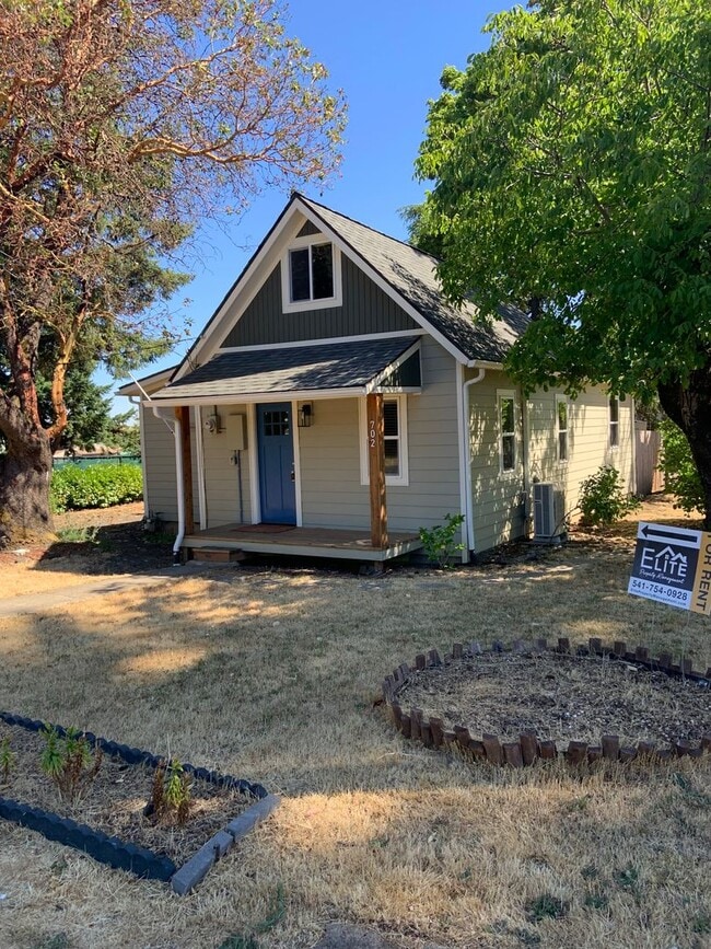 Building Photo - Available Now: 3 bedroom ~ 1 bath one level House on Corner Lot