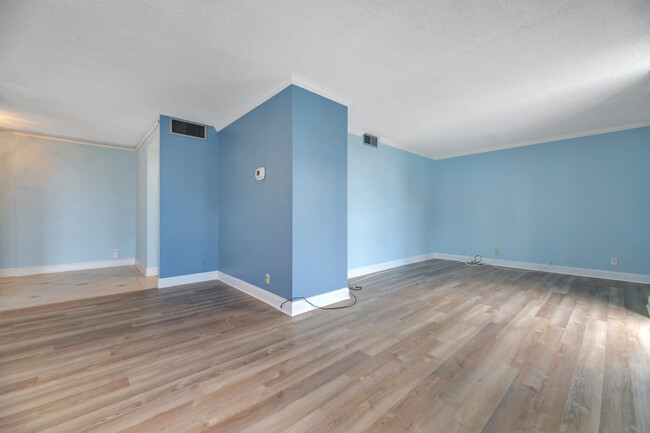 Building Photo - 6800 Fleetwood Rd