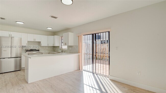 Building Photo - 710 SW 114th Ave