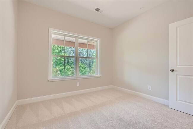 Building Photo - 461 Stagecoach Bnd SE