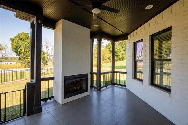 Building Photo - 3 S Castle Oaks Ct