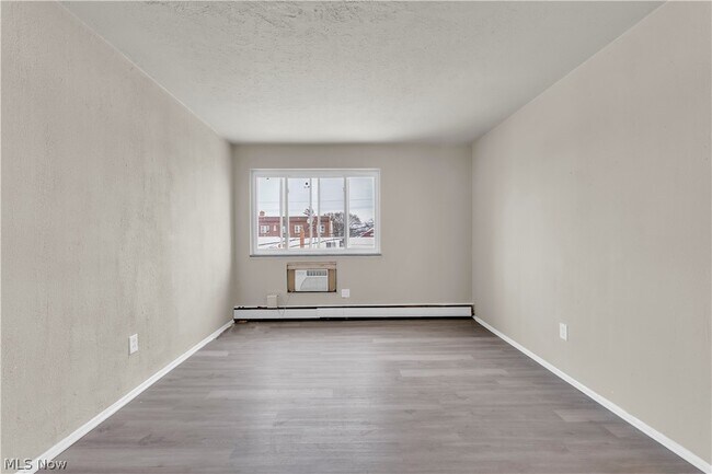 Building Photo - 1415 Wyandotte Ave