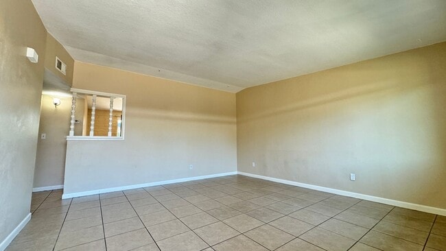 Building Photo - Treat3144-3146