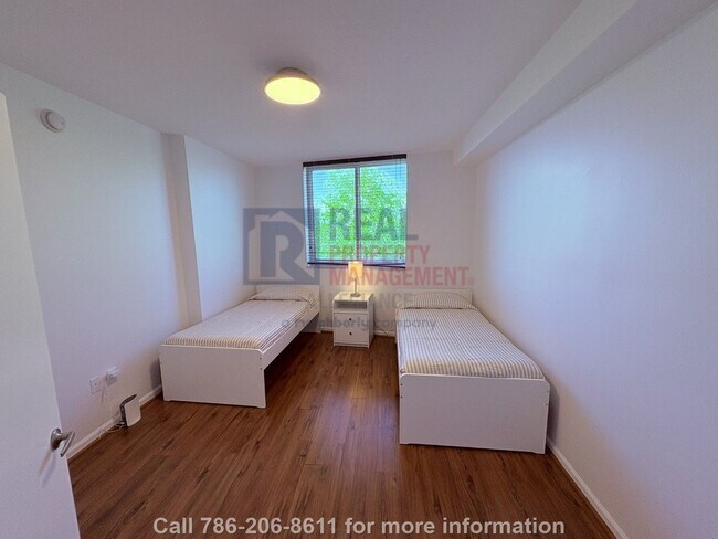 Building Photo - Modern 2BR/2BA Condo in Aventura – Furnish...