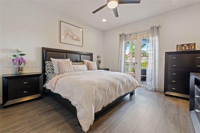 Building Photo - 482 SW 147th Ave