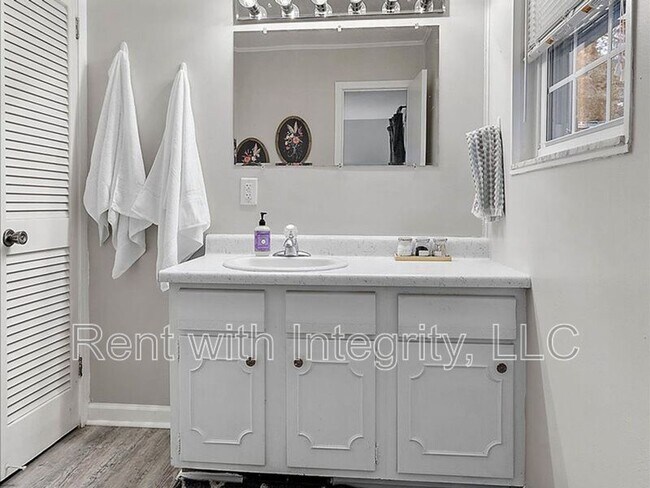 Building Photo - 1835 Portland Ave