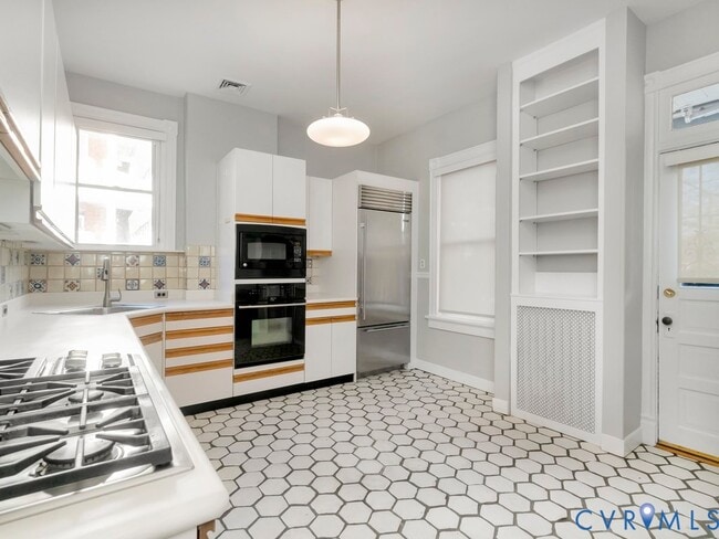 Building Photo - 117 N Vine St