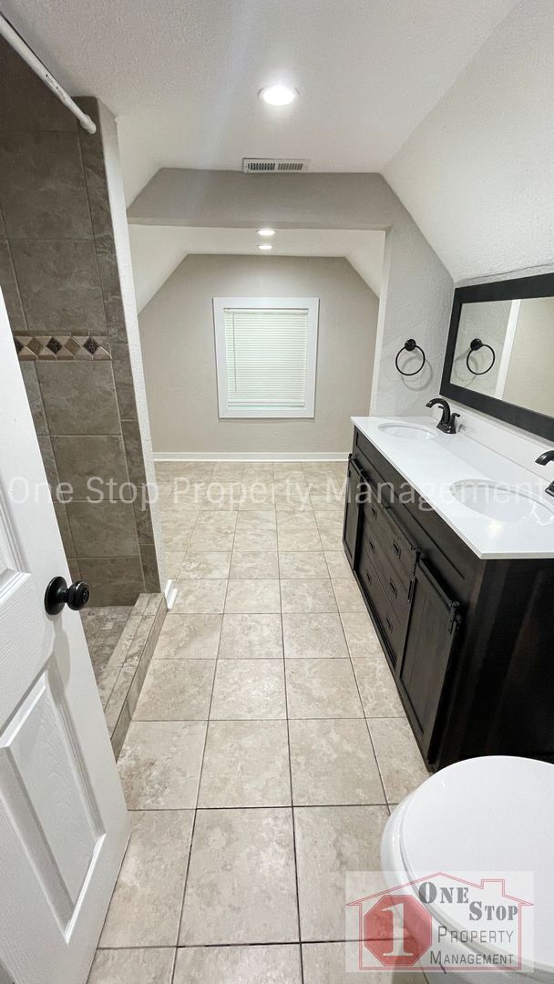 Building Photo - 2923 Highland Ave
