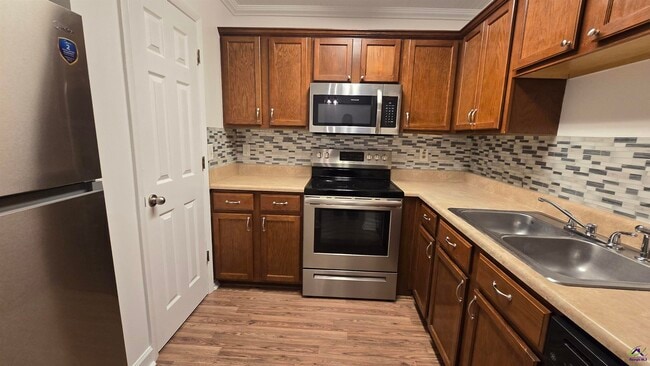 Building Photo - 313 Westcliff Center St