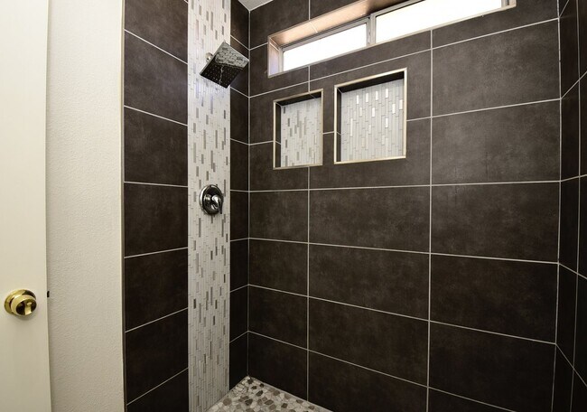 Building Photo - Charming 3-Bedroom, 2.5-Bath Two-Story Home At Smoke Ranch!