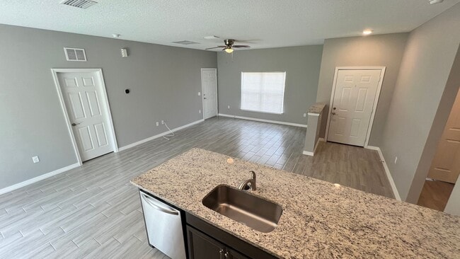 Building Photo - AWESOME 3 Bedroom, 2 Bathroom Home in Beautiful Palm Bay!!