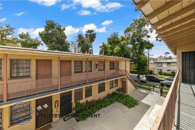 Building Photo - 608 W. Hyde Park Blvd.