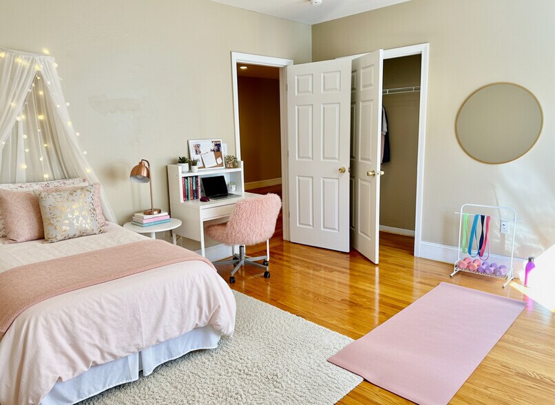 Building Photo - 328 Saint Paul St