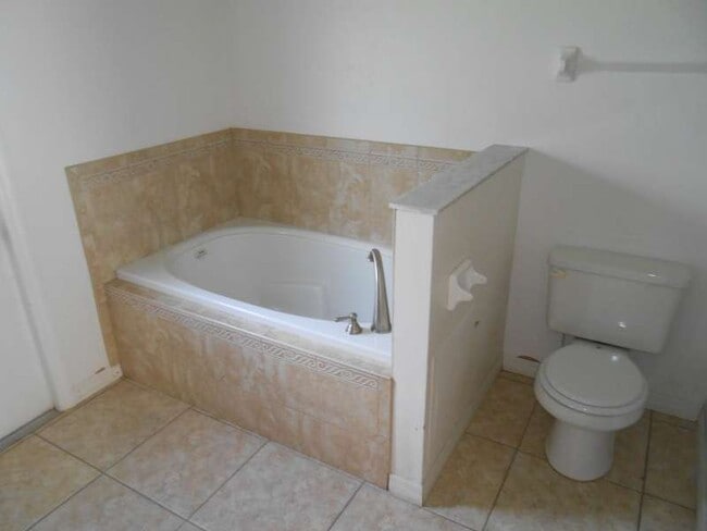 Building Photo - 909 Gateshead Ct