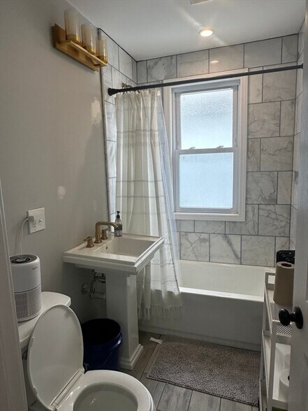 Building Photo - 243 W Selden St