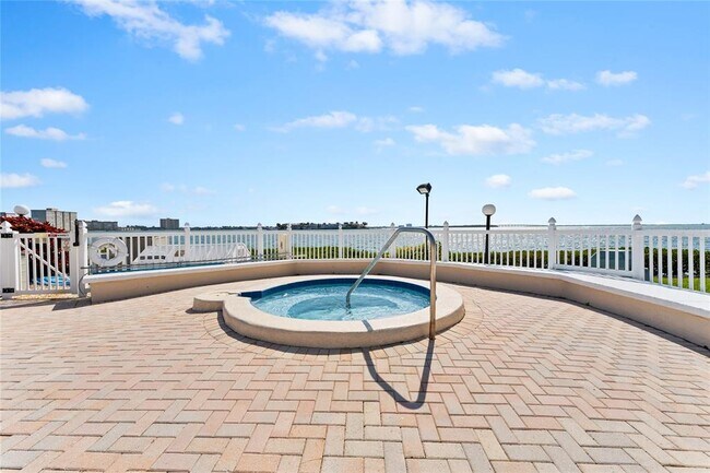 Building Photo - 6268 Palma Del Mar Blvd S
