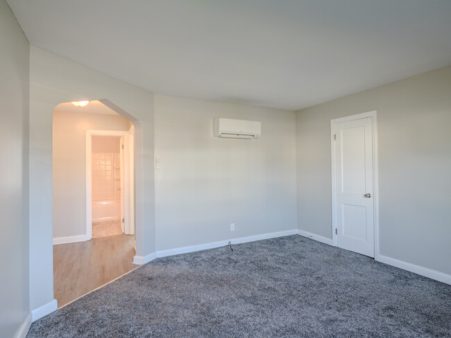 Building Photo - 1293 W Ocean View Ave