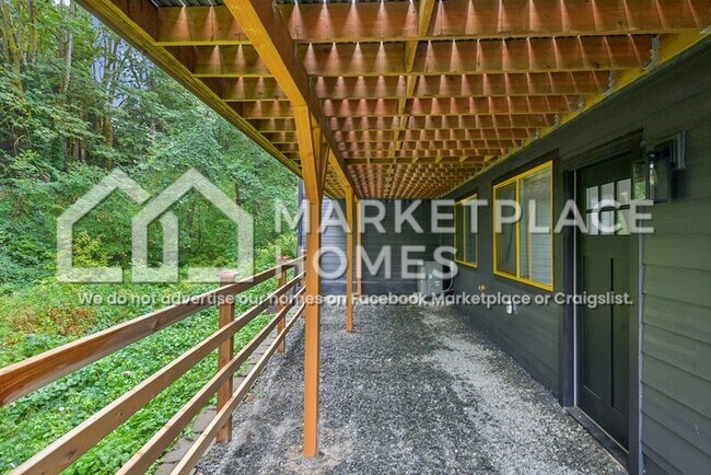 Building Photo - 2032 N Castle Way