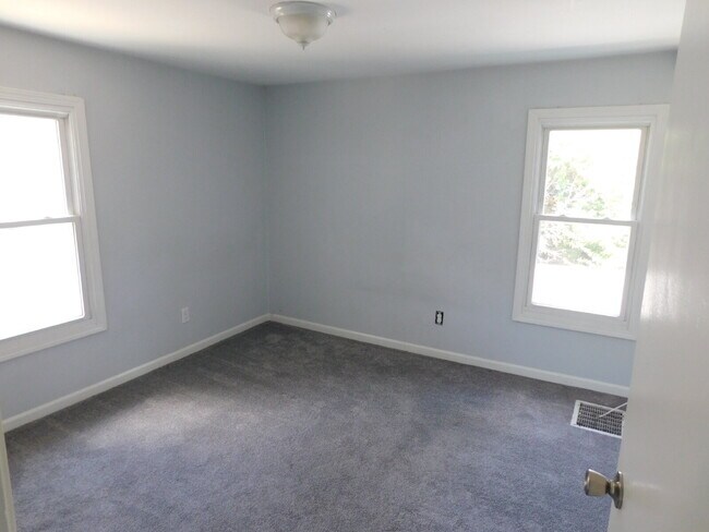 Building Photo - 405 N Washington Ave