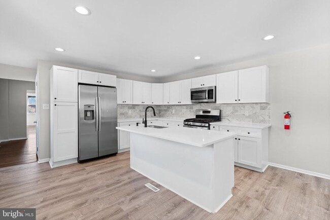 Building Photo - 205 Juniper Rd