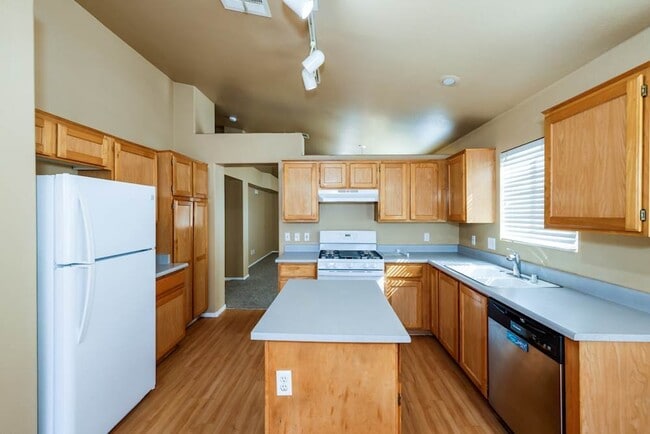 Building Photo - 7258 Golden Star Ave