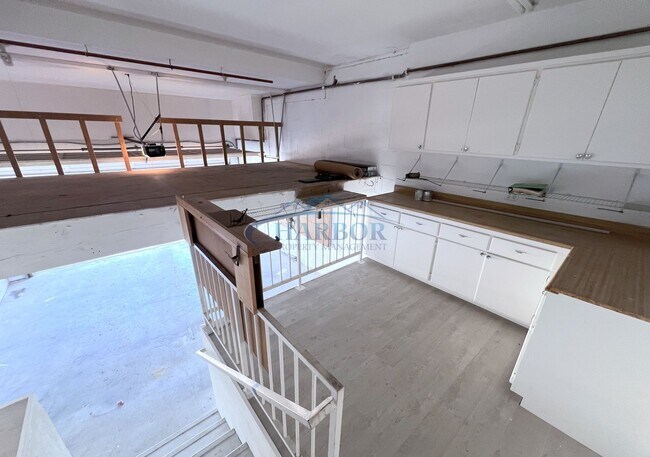 Building Photo - 3507 S Kerckhoff Ave